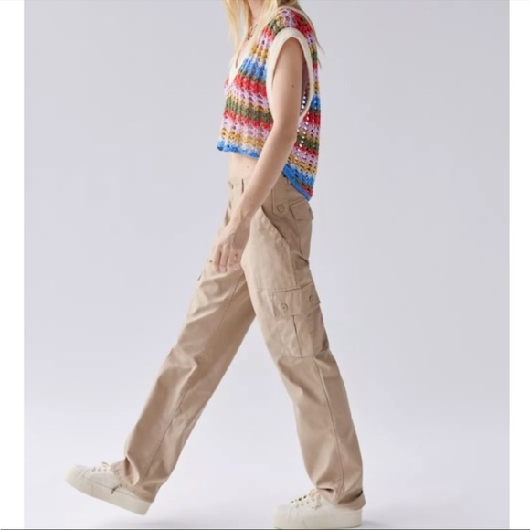 NWT URBAN RENEWAL Vintage Low-Rise Cargo Pant in Tan Sz 32 - Picture 2 of 5